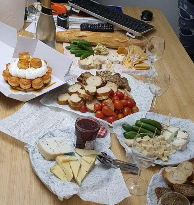 ארוחת גבינות במשרד