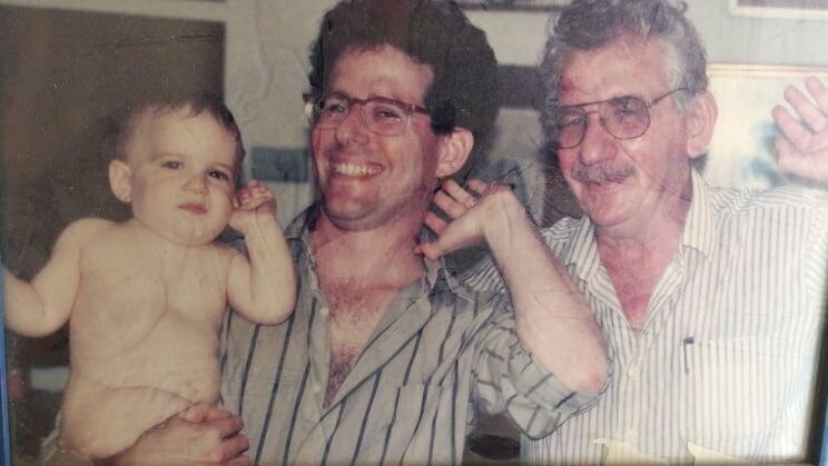 לפני 30 שנה. ברק צפור עם אביו ובנו   