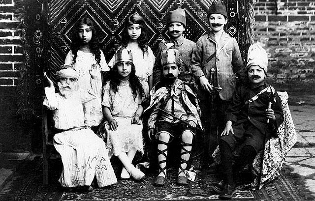 חגיגת פורים בגן הילדים היהודי בבגדד, עיראק, 1927