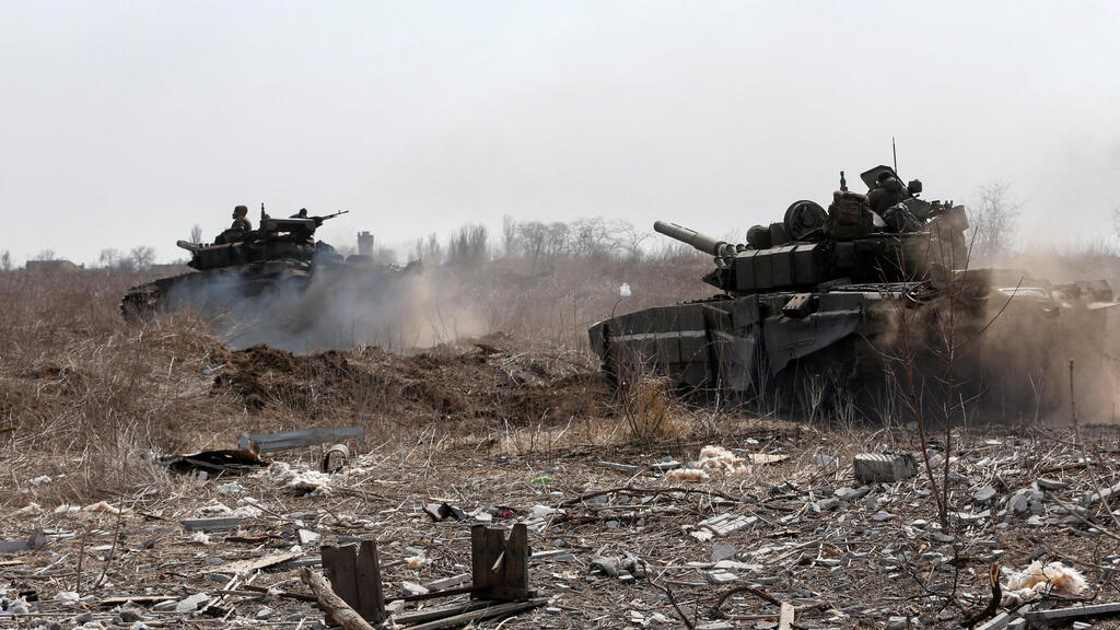 מריופול אוקראינה טנק טנקים פרו רוסים צבא מלחמה באירופה משבר פלישה רוסיה