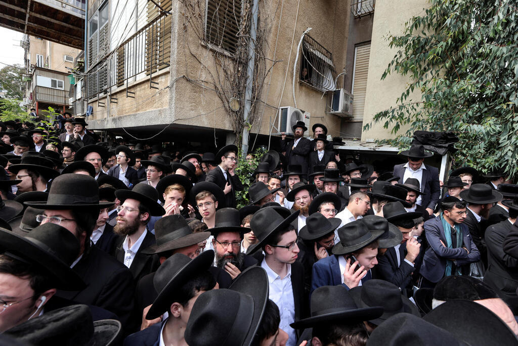Crowds of Haredi men attend the funeral of Rabbi Chaim Kanievsky on Sunday 