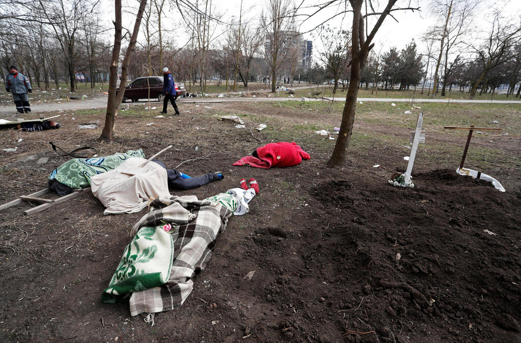 Bodies left on the ground in Mariupol during Russia's siege of the city 