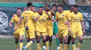 שחקני מכבי תל אביב חוגגים