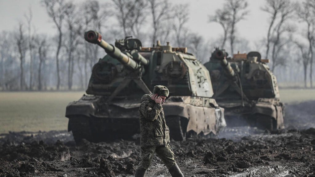 ארכיון טנקים  משוריין במחוז רוסטוב ב שליטת בדלנים משבר מלחמה רוסיה אוקראינה 