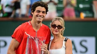 טיילור פריץ ובת הזוג חוגגים עם התואר