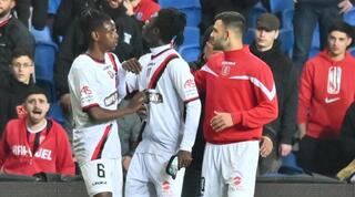 אווקה אשטה מרגיע את אילוז' יאו