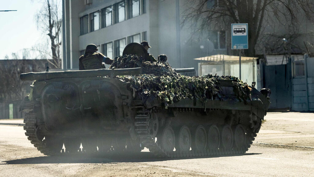 נגמש צבא אוקראינה ברחובות קייב 