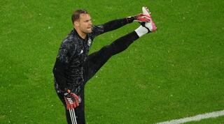 מנואל נוייר מתחמם