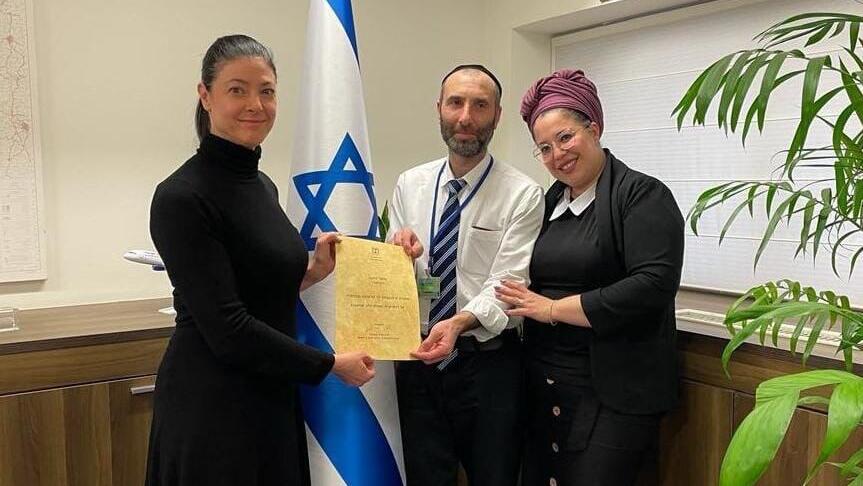 שרת התחבורה מרב מיכאלי עם נהג אגד, ארתור חיימוב שנטרל את המחבל בפיגוע בבאר שבע