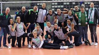 שחקניות מכבי חיפה חוגגות