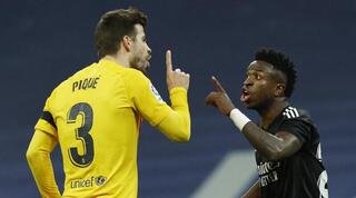 ויניסיוס מתעמת עם ג'רארד פיקה