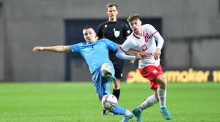 אושר דוידה נאבק על הכדור