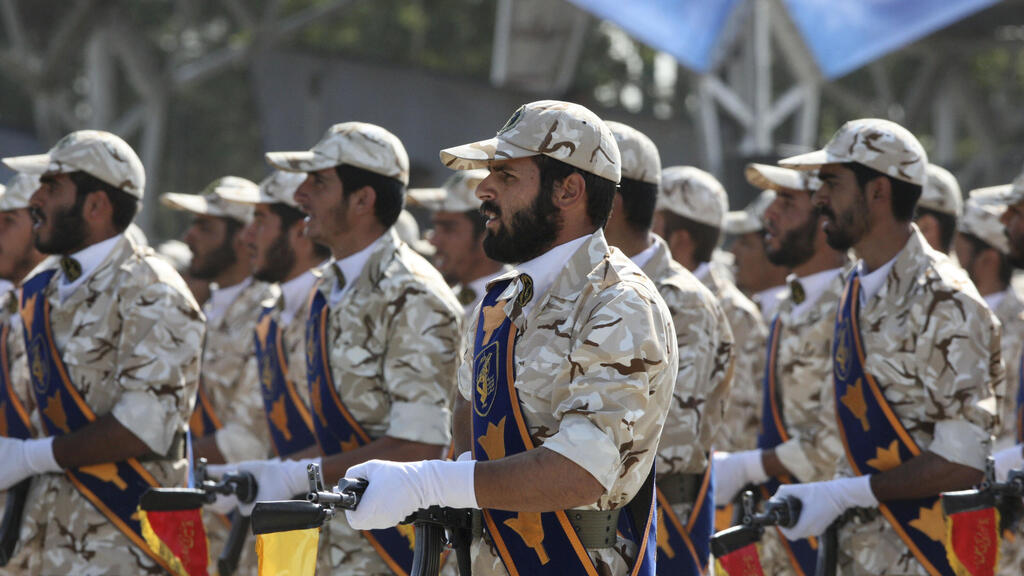 Iran's Revolutionary Guard Corps on parade in Tehran (Photo: AP) כוח קודס בתהלוכה צבאית באיראן