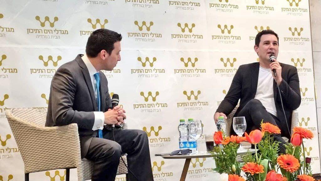  Депутат Гинзбург во время "Шабатарбут"