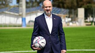 החמיא לברומר. חסון