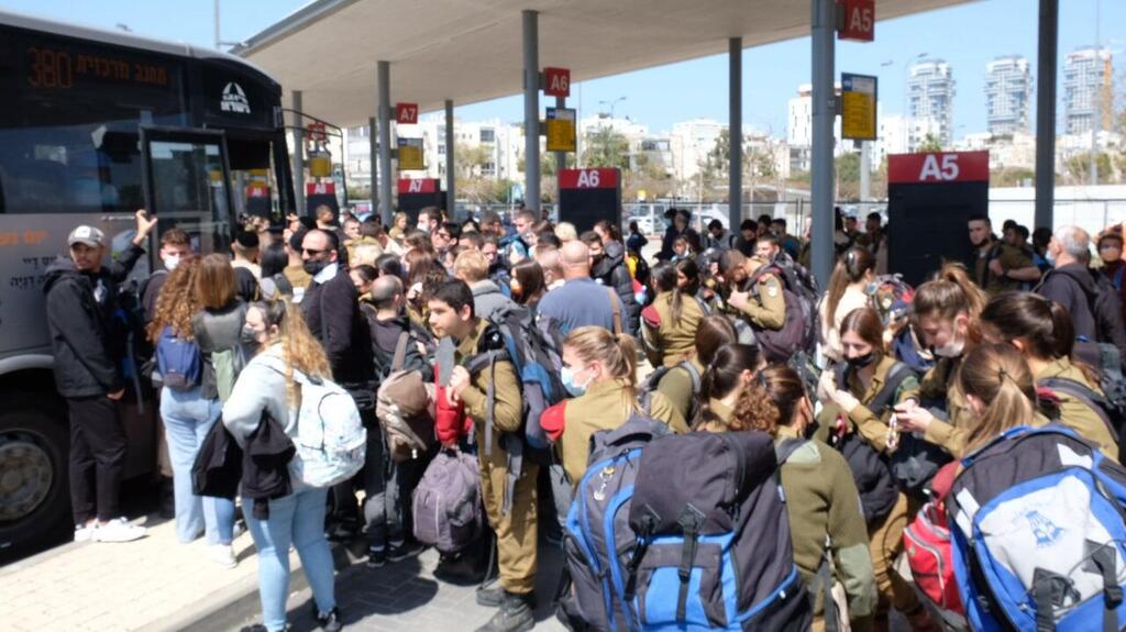 בגלל התקלה ברכבת ישראל עומס בתחנות האוטובוס