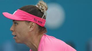 ורה זבונרבה והכיתוב על כובעה