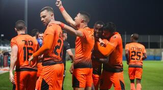 שחקני נס ציונה חוגגים