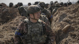 גנרל אולקסנדר סירסקי מפקד ה הגנה על קייב  בעמדה צפונית לעיר  