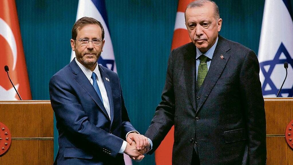 רג'פ טאיפ ארדואן ויצחק הרצוג במהלך הביקור הנשיאותי בטורקיה