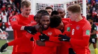 שחקני קנדה חוגגים