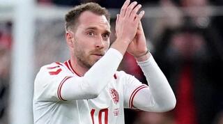 כריסטיאן אריקסן מודה לאוהדים אחרי שכבש