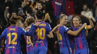 שחקניות ברצלונה חוגגות