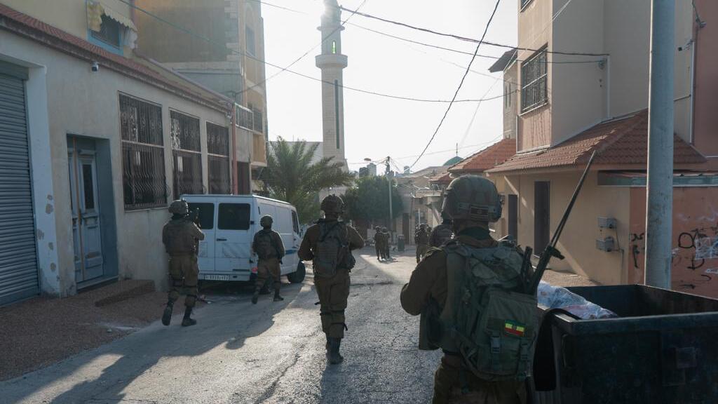 IDF troops during a raid on terror suspects in the West Bank on Thursday (Photo: IDF Spokesperson's Unit) פעילות צה"ל לסיכול הטרור באיו"ש