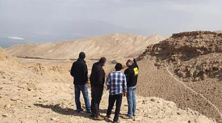 נציגי החברה להגנת הטבע בסיור במדבר