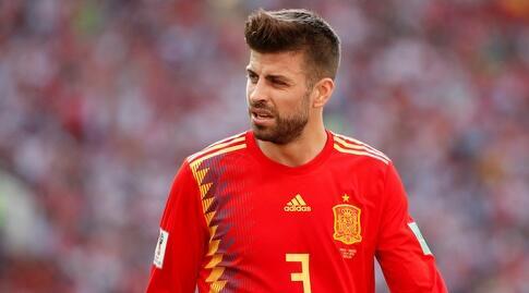 פיקה במדי נבחרת ספרד