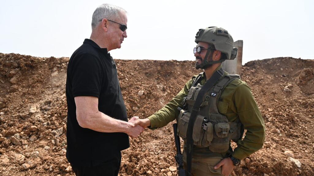 שר הביטחון בני גנץ, סייר היום באוגדת איו"ש, אלוף יהודה פוקס, מפקד אוגדת איו"ש תא"ל אבי בלוט ומח"ט בנימין אל"מ