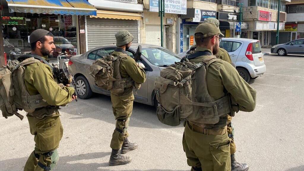 חיילי סיירת גולני מפטרלים בביג בעפולה