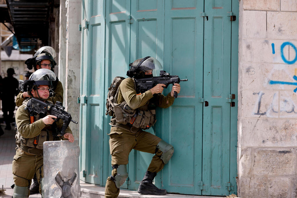 מחבל נהרג בעימותים בין פלסטינים לכוחות הביטחון צה"ל חברון