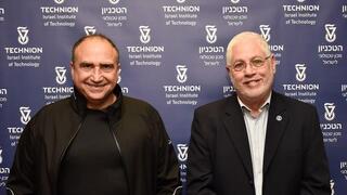 נשיא הטכניון פרופ' אורי סיון (מימין) ופרופ׳ יוסי מטיאס