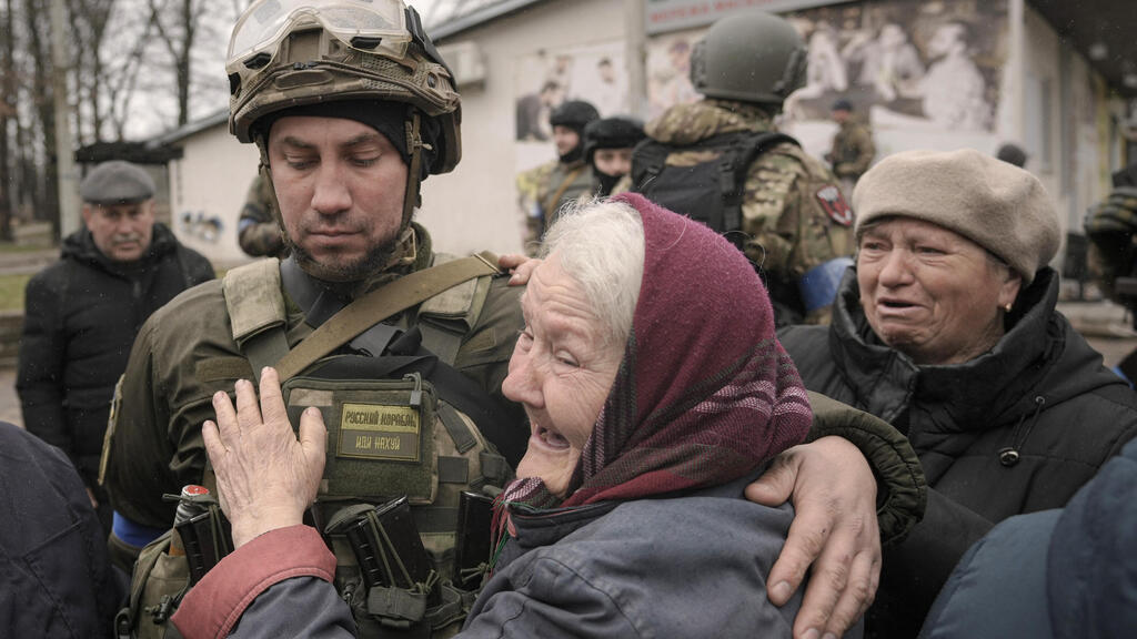 A woman hugs a Ukrainian soldier after the Russian withdrawal from the outskirts of Kyiv (Photo: AP) A woman hugs a Ukrainian soldier after the Russian withdrawal from the outskirts of Kyiv