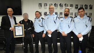 הענקת תעודת ההוקרה לרס"מ ע'