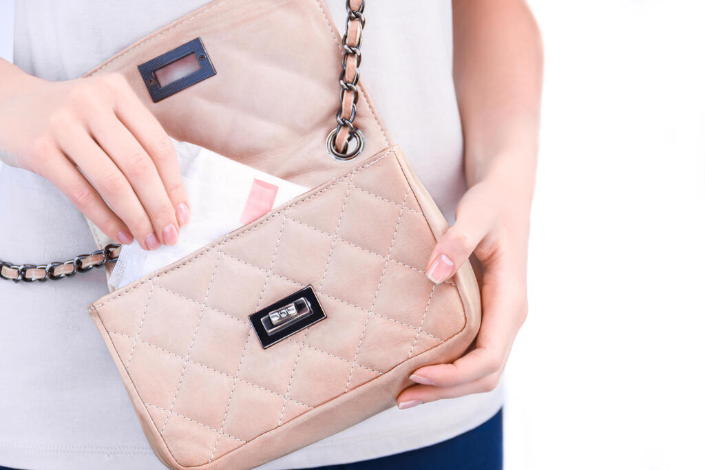 Photo: Shutterstock כאבים סביב המחזור החודשי? יש מה לעשות