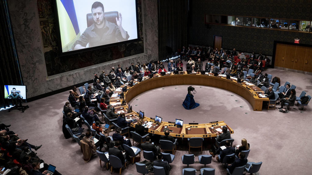 ולדימיר זלנסקי נואם במהלך ישיבת מועצת הביטחון של האו"ם