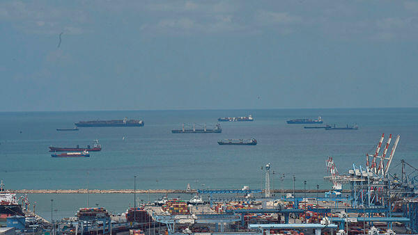 האוניות ממתינות מחוץ לנמלי חיפה