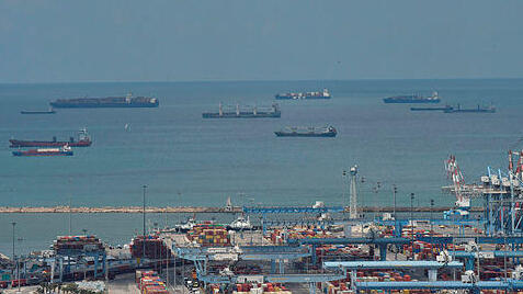 האוניות ממתינות מחוץ לנמלי חיפה