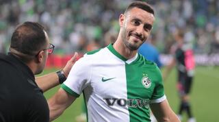 נטע לביא יורד מהמגרש לאחר הניצחון