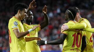 שחקני ליברפול חוגגים עם סאדיו מאנה