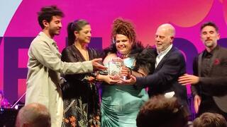 צוות ושחקני "שעת אפס" זוכים בפרס בפסטיבל הסדרות קאן