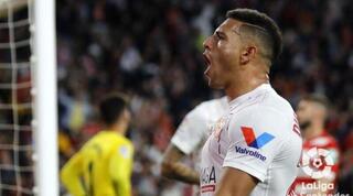 דייגו קרלוס חוגג