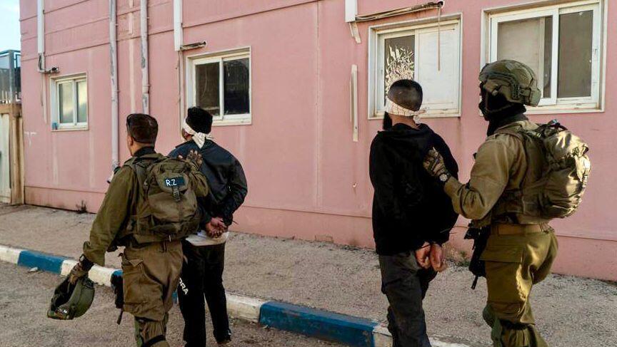 Troops arrest Palestinian suspected of involvement in terror attacks (Photo: IDF Spokesperson's Unit ) פעילות כוחות הביטחון בג'נין וטול כרם