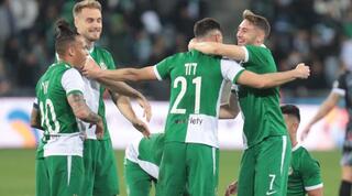 שחקני מכבי חיפה חוגגים