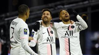 ניימאר, ליאו מסי וקיליאן אמבפה חוגגים