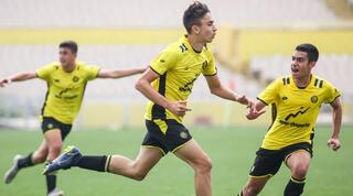 שחקני מכבי נתניה חוגגים