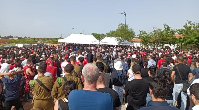Hundreds of mourners accompany Tomer Morad on his final journey in Pardes Haim Cemetery in Kfar Saba 