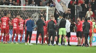 שחקני הפועל באר שבע מודים לקהל